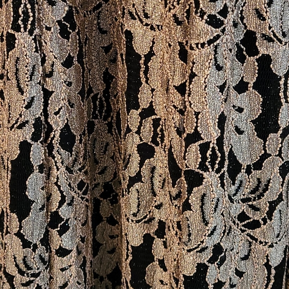 Gorgeous form fitting evening dress - Picture 4 of 5